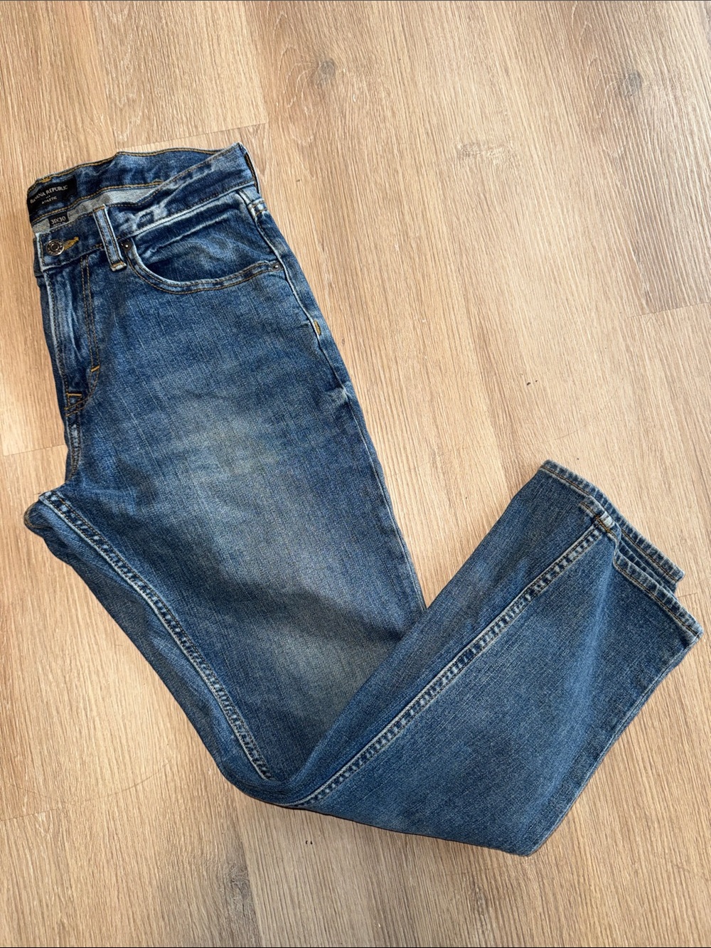 BANANA REPUBLIC Athletic Luxe Traveler Blue Denim Straight Leg Jeans